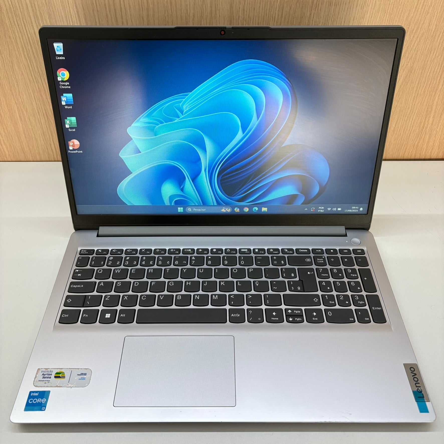 Notebook Lenovo 15,6” | i3 12ª Geração | 8GB RAM | SSD 256GB | Windows 11